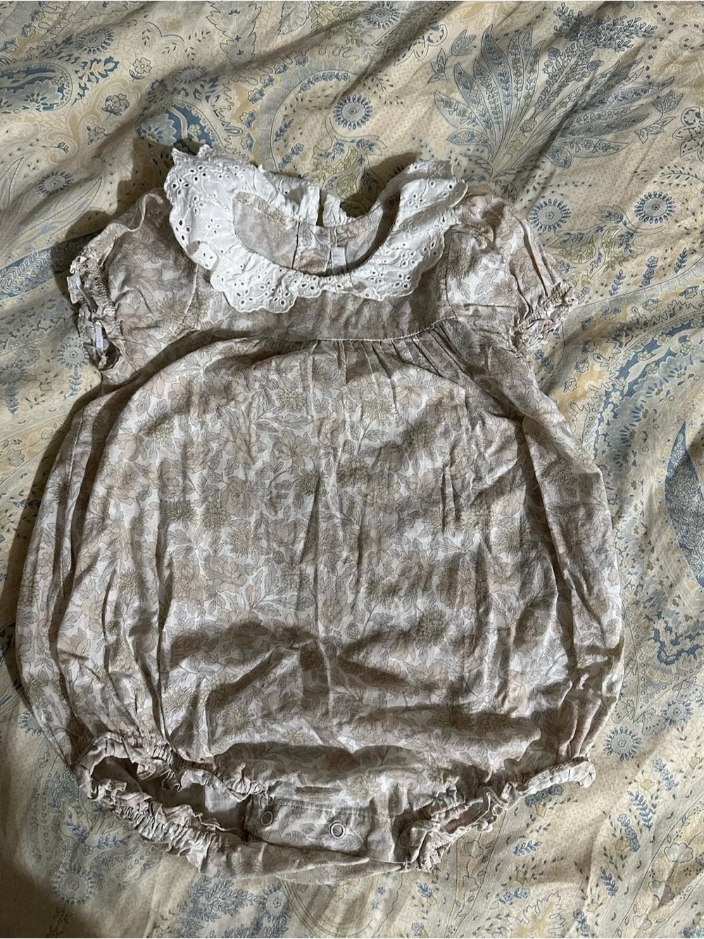 Louisiella Floral Romper in Light Beige with White Eyelet Collar size 18 months
